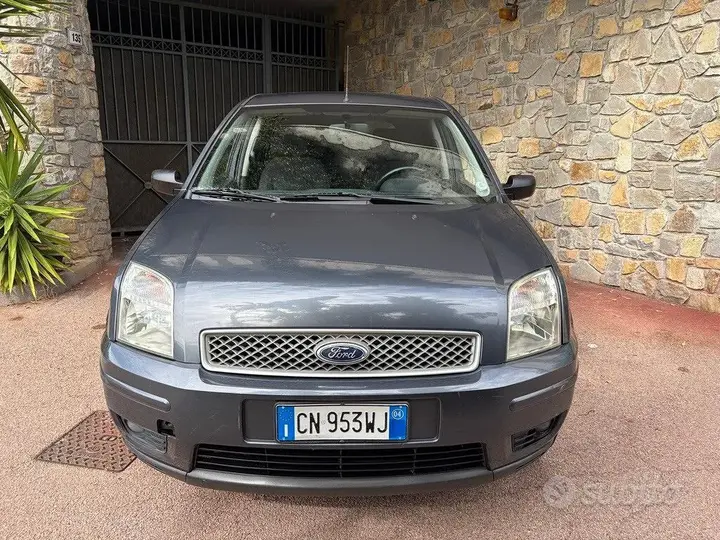 Ford Fusion 2004 photo 4