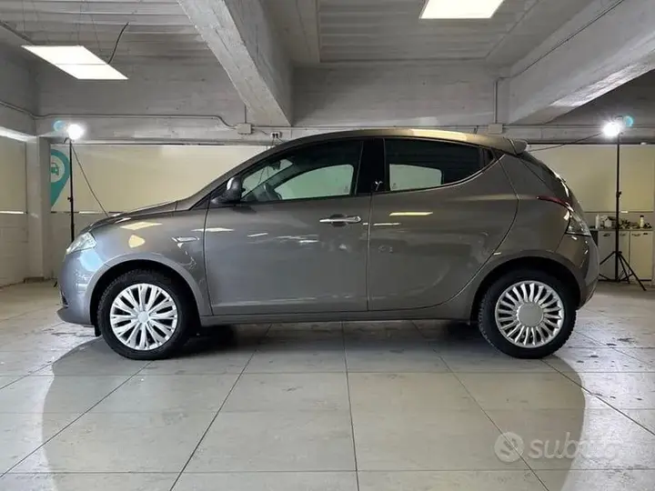 Lancia Ypsilon 2016 photo 2