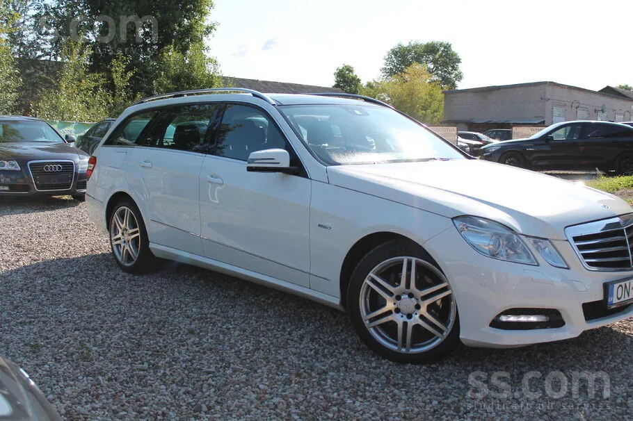 Mercedes-Benz E300 2011 photo 3