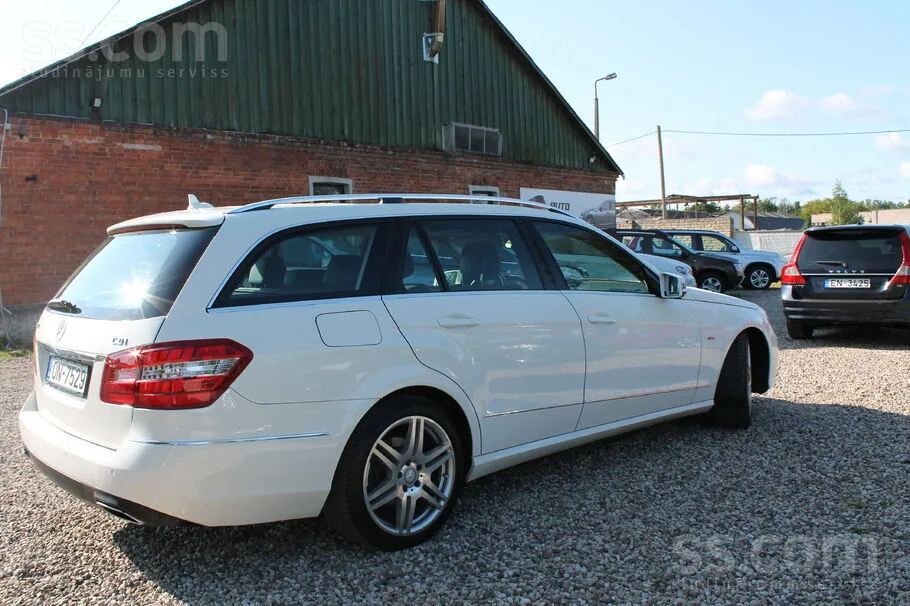 Mercedes-Benz E300 2011 photo 4