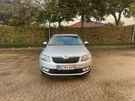 Skoda Octavia 2013 photo 2