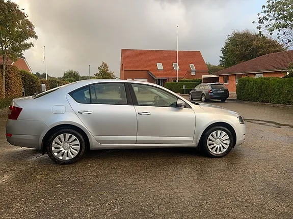 Skoda Octavia 2013 photo 4