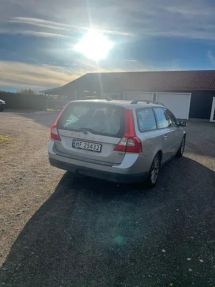 Volvo V70 2010 photo 3