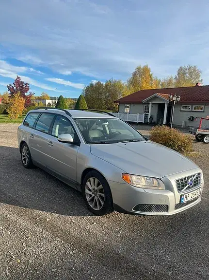 Volvo V70 2010 photo 2
