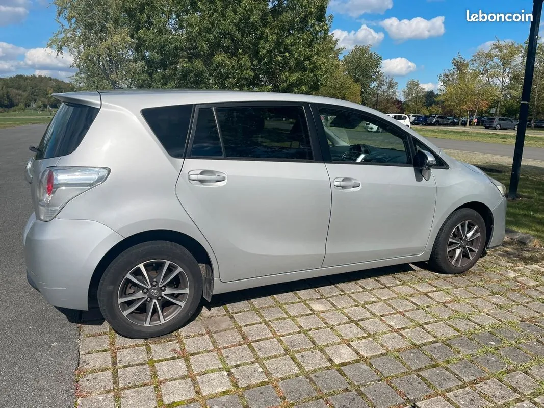 Toyota Verso 2013 photo 3