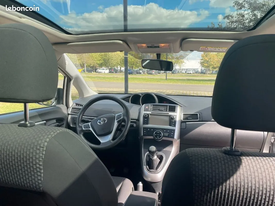 Toyota Verso 2013 photo 2