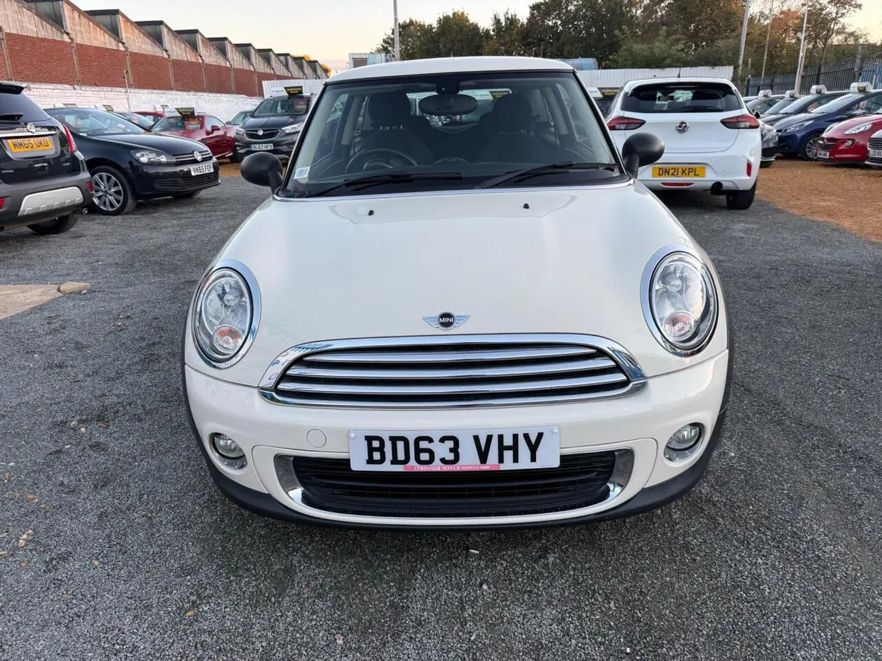 Mini Hatch 2013 photo 2