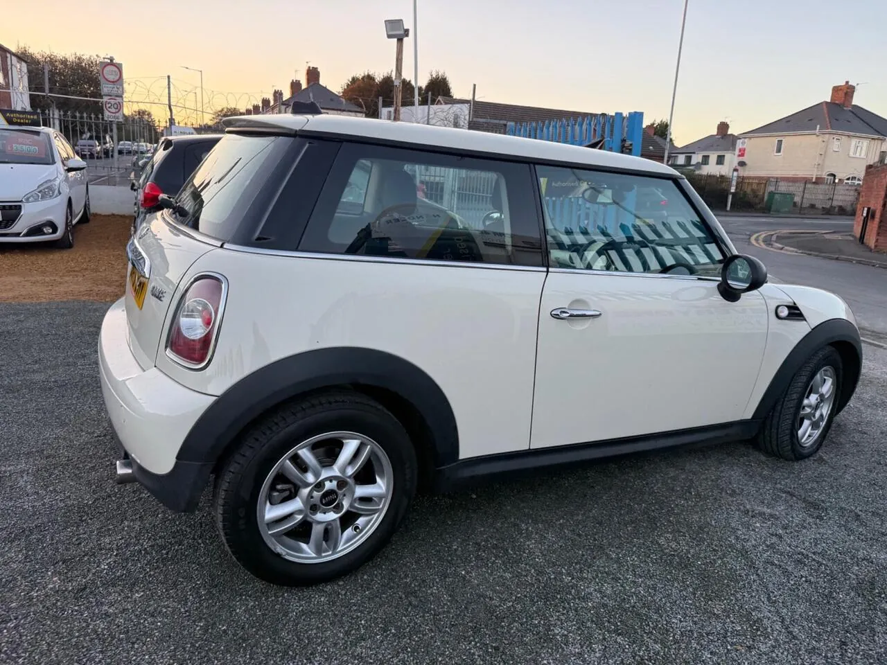 Mini Hatch 2013 photo 5
