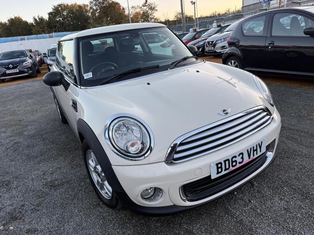 Mini Hatch 2013 photo 4