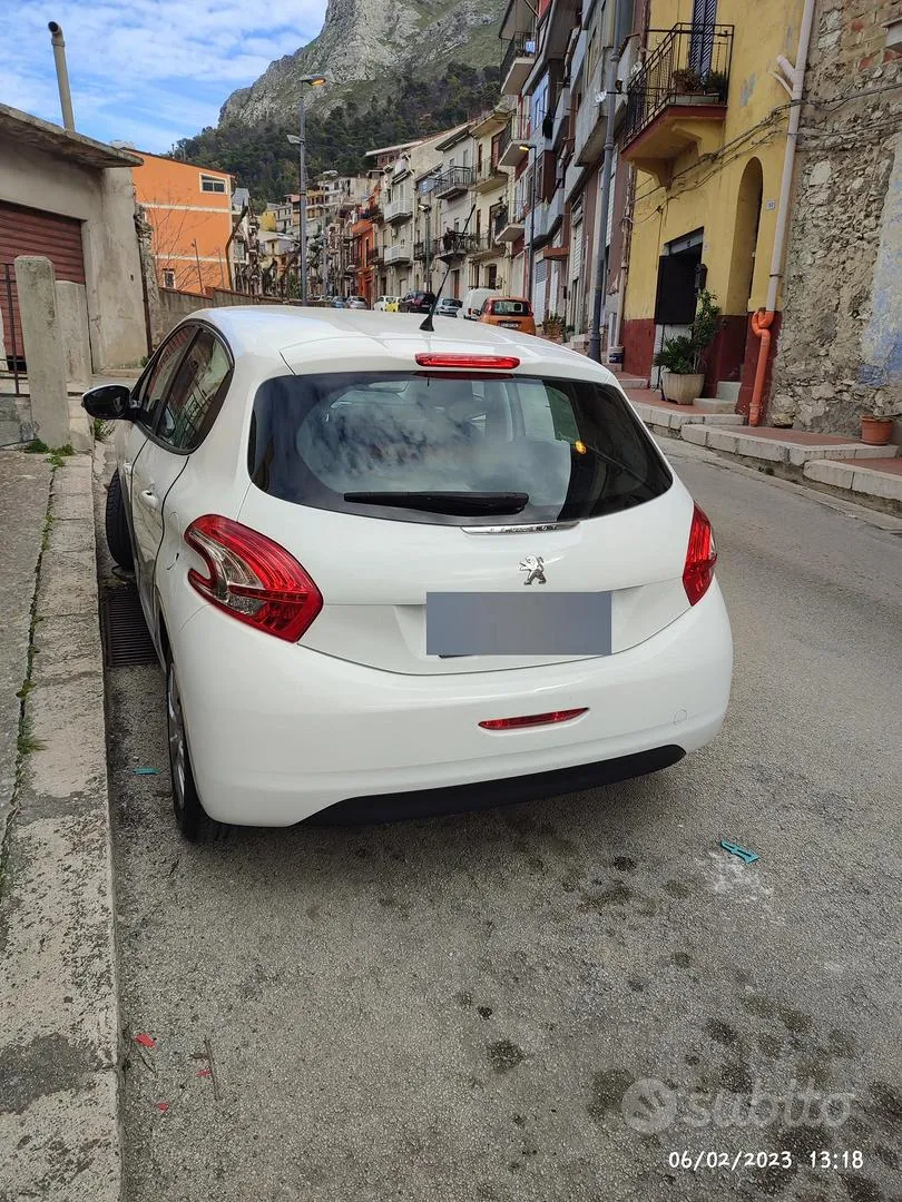 Peugeot 208 2015 photo 3