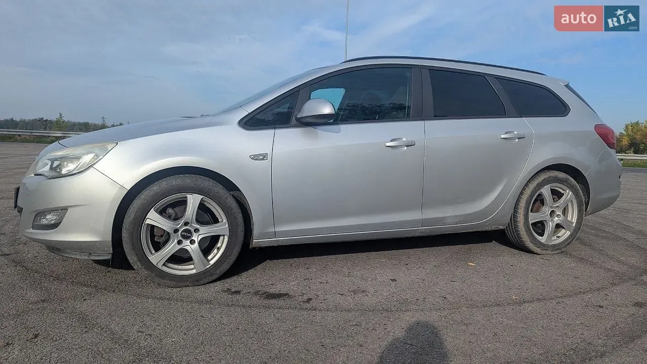 Opel Astra 2012 photo 4