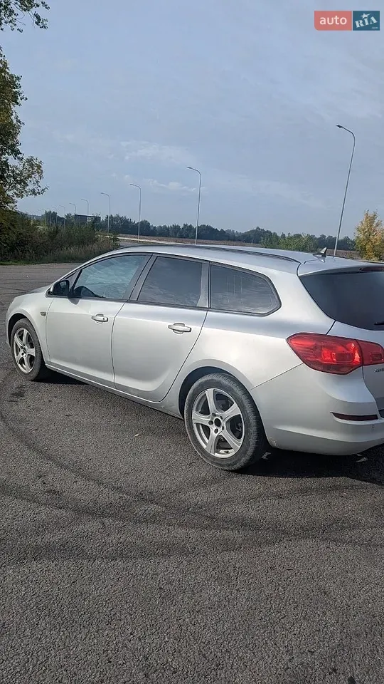 Opel Astra 2012 photo 3
