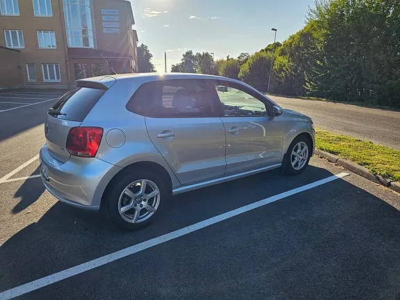 Volkswagen Polo 2010 photo 2