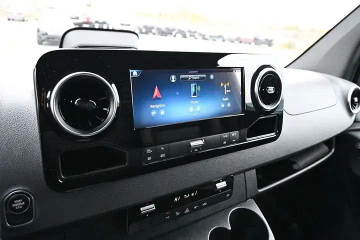 Mercedes-Benz Sprinter 2025 photo 2