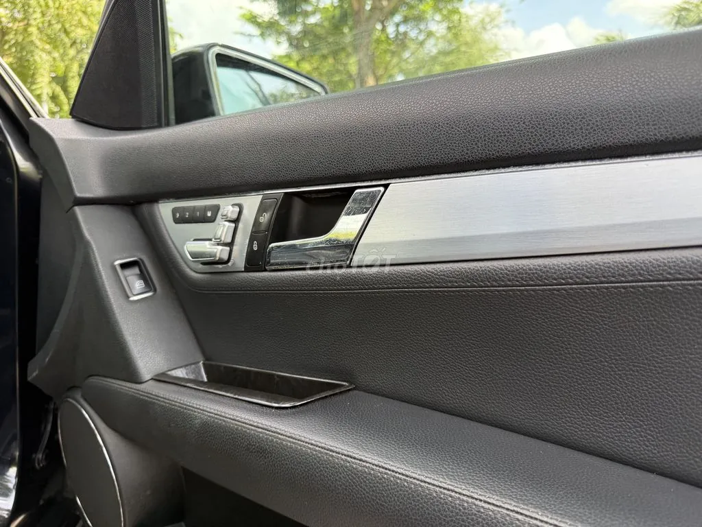 Mercedes-Benz C-Class 2009 photo 2