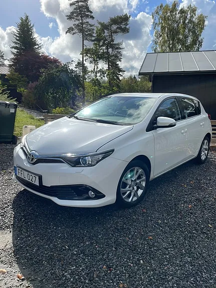 Toyota Auris 2015 photo 2