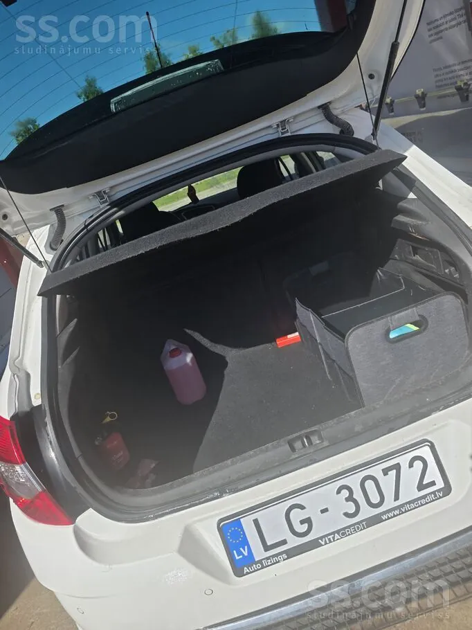 Citroen C4 2012 photo 3