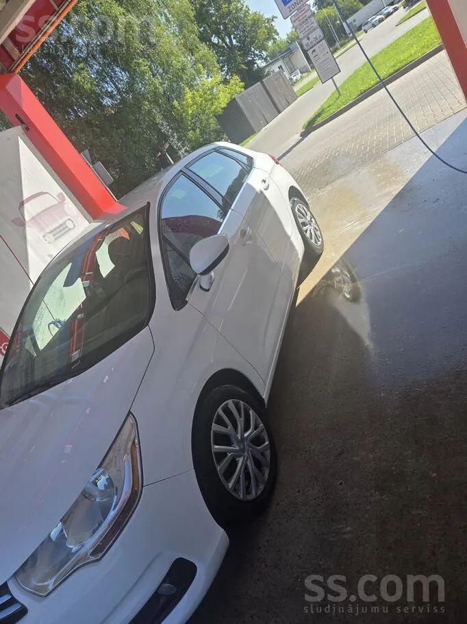 Citroen C4 2012 photo 4