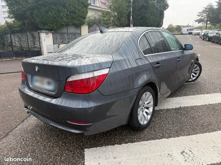 BMW 5 Series 2010 photo 2