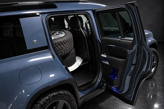 Land Rover Defender 2023 photo 5