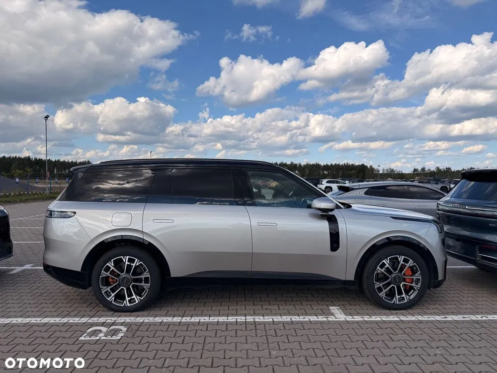 Lynk & Co 900