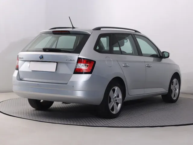 Skoda Fabia 2017 photo 4