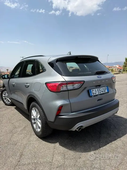 Ford Kuga 2022 photo 2