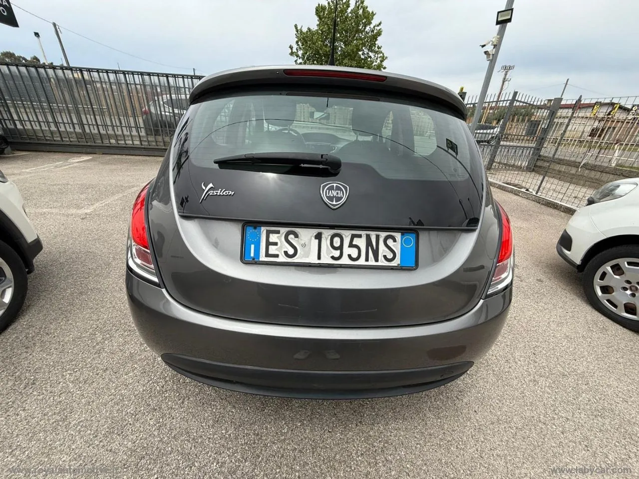 Lancia Ypsilon 2013 photo 2