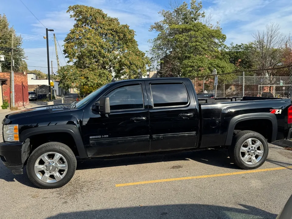 Chevrolet Silverado 2500Hd 2012 photo 2
