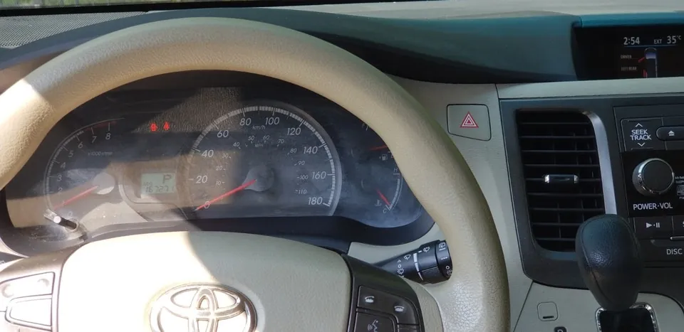 Toyota Sienna 2011 photo 5