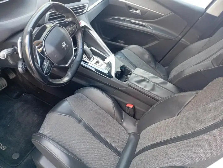 Peugeot 5008 2018 photo 2