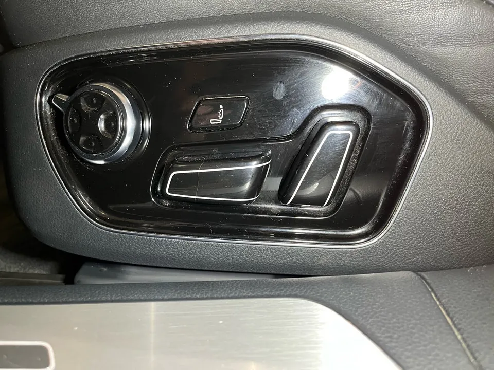 Audi A8 2011 photo 5