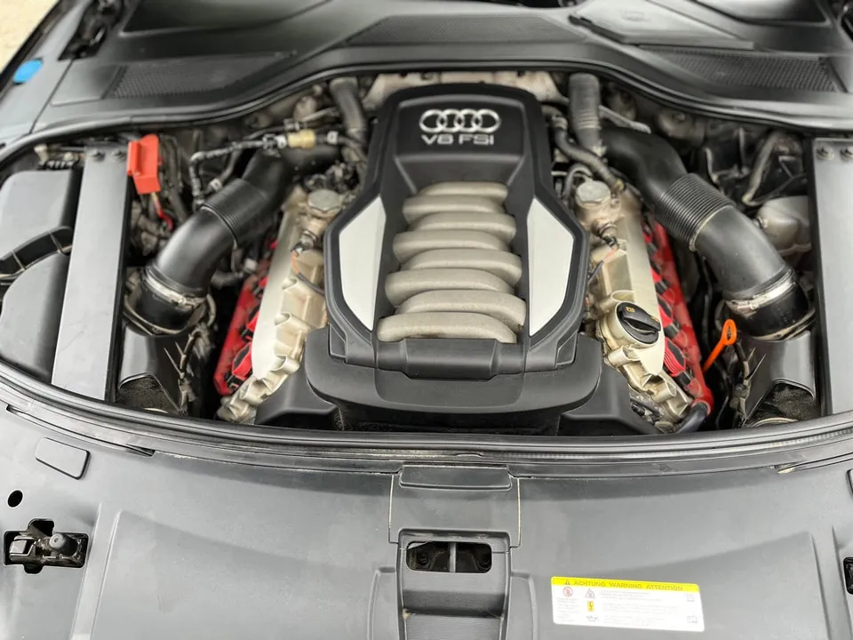 Audi A8 2011 photo 4