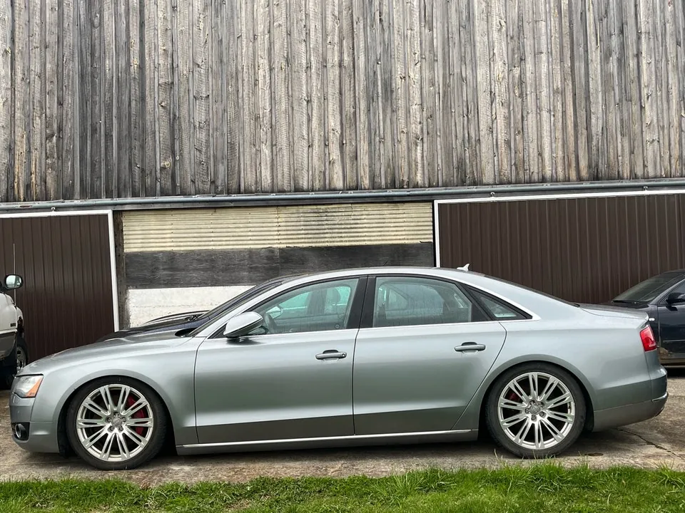 Audi A8 2011 photo 3
