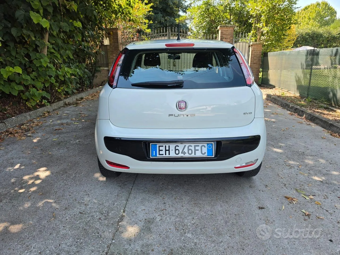 Fiat Grande Punto 2011 photo 2