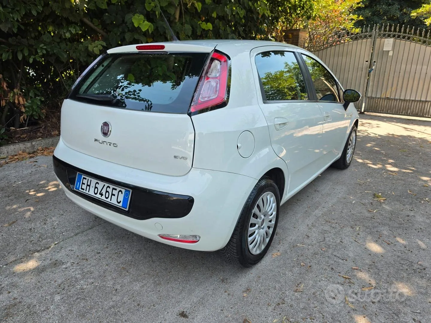 Fiat Grande Punto 2011 photo 3