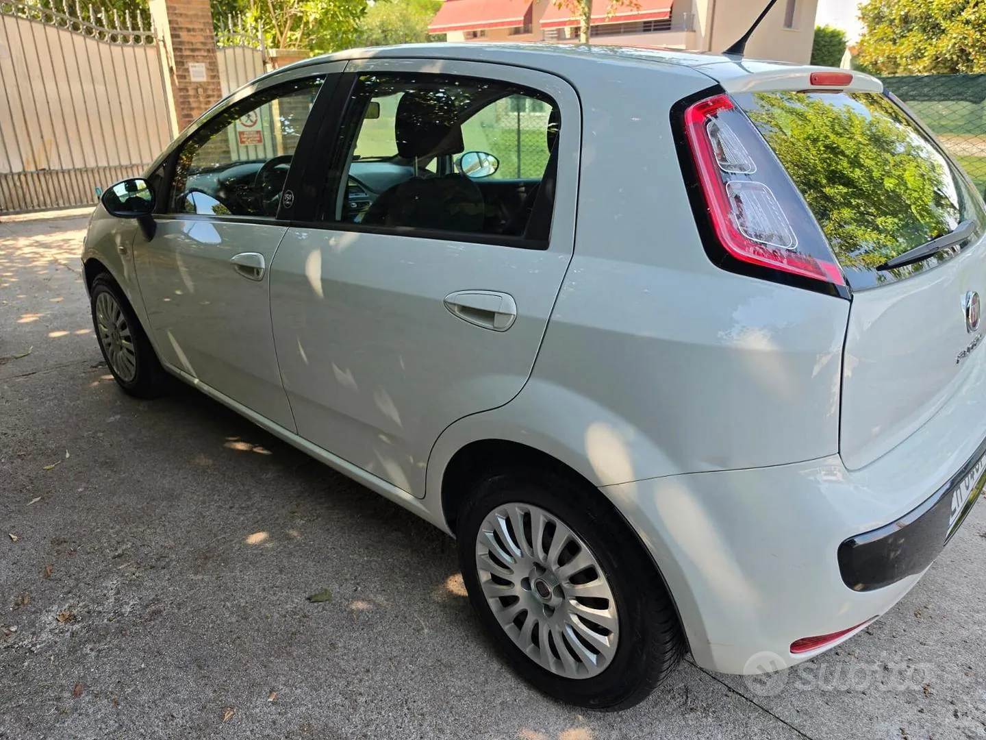 Fiat Grande Punto 2011 photo 5