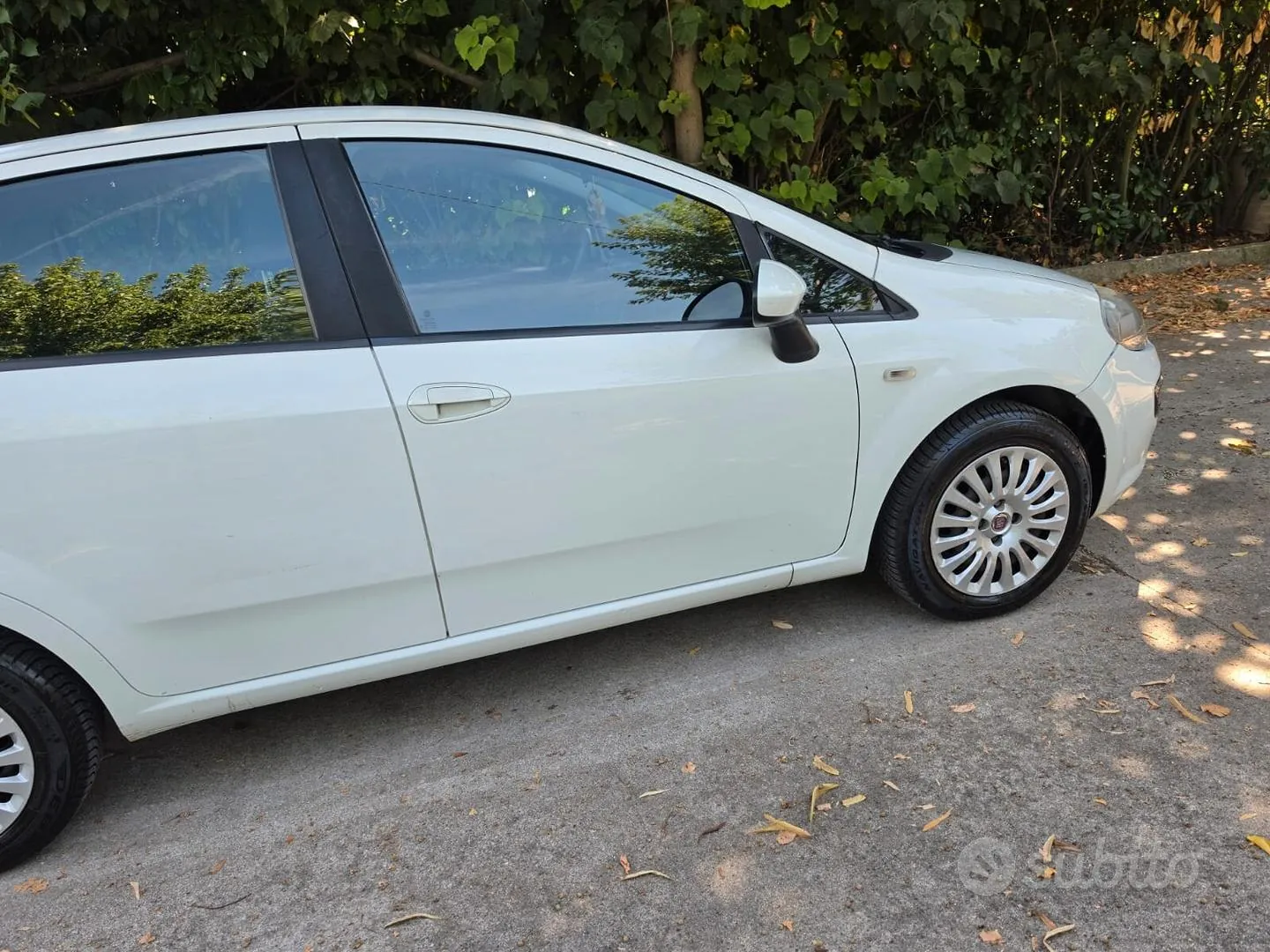 Fiat Grande Punto 2011 photo 4