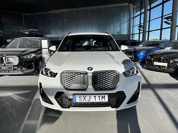 BMW Ix1 2026 photo 2