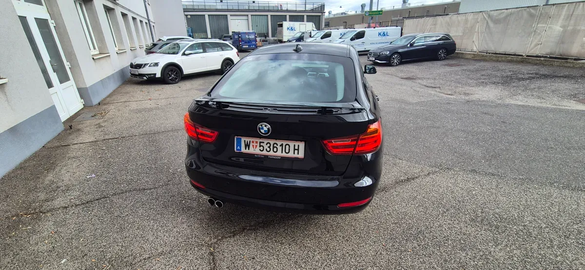 BMW 3 Series 2016 photo 3