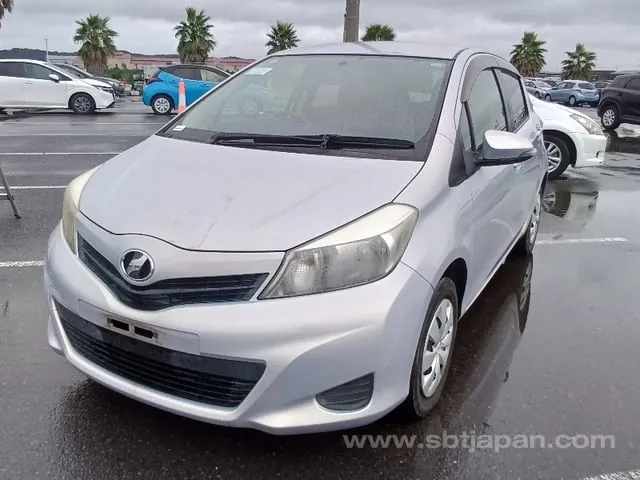 Toyota Vitz 2013 photo 2