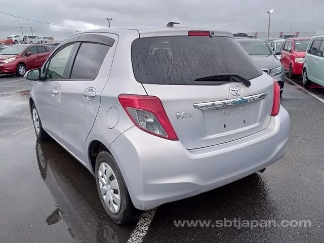 Toyota Vitz 2013 photo 3