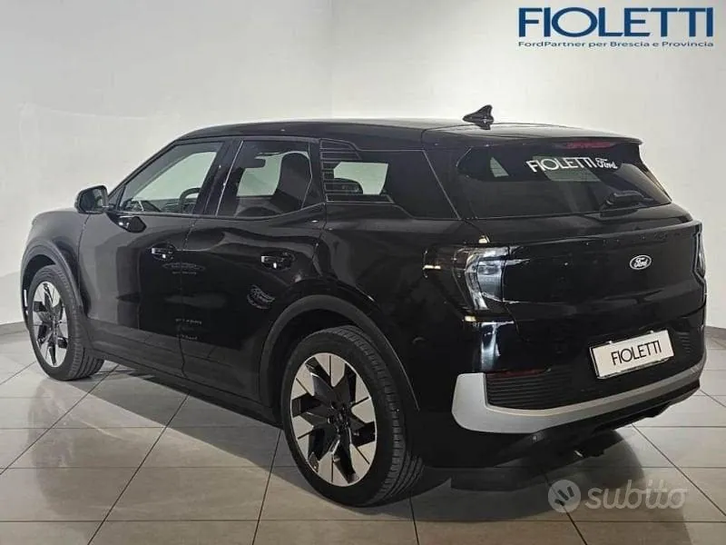 Ford Explorer 2024 photo 2