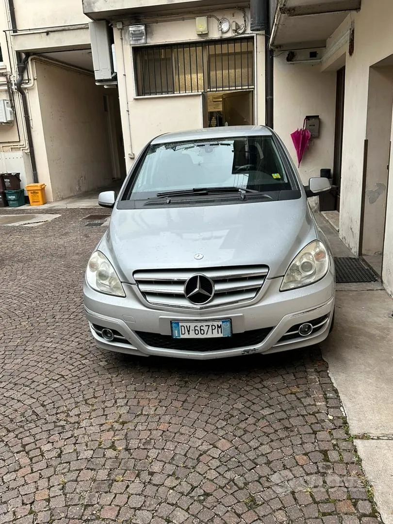 Mercedes-Benz B 2009 photo 2