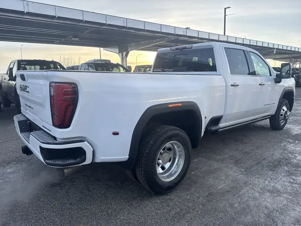 GMC Sierra 3500Hd 2026 photo 5