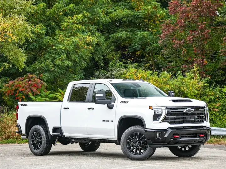 Chevrolet Silverado 2500 2026 photo 2