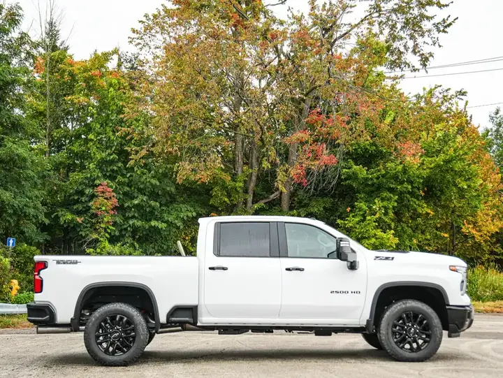 Chevrolet Silverado 2500 2026 photo 3