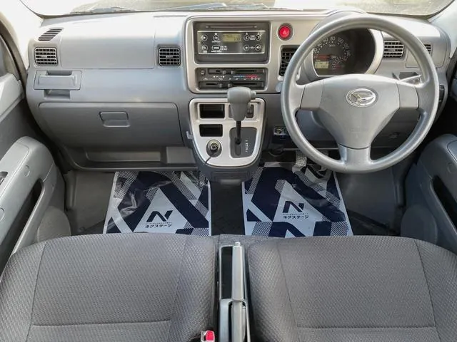 Daihatsu Hijet Cargo 2014 photo 2