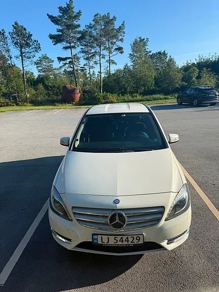 Mercedes-Benz B180 2014 photo 2
