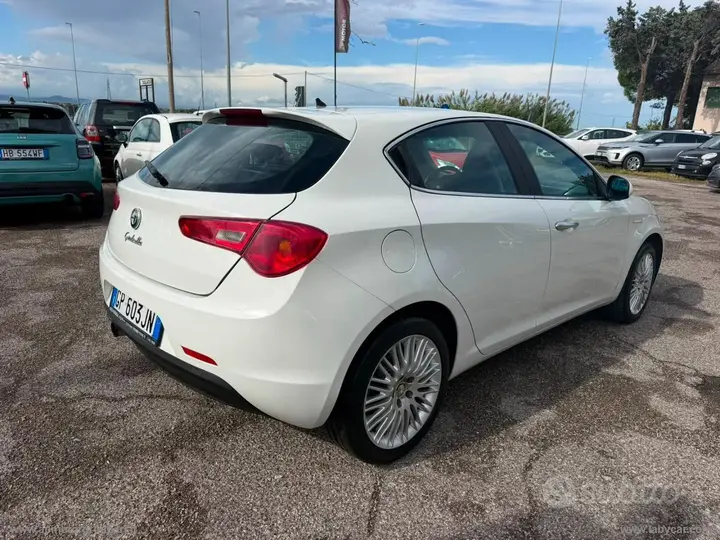 Alfa Romeo Giulietta 2012 photo 5